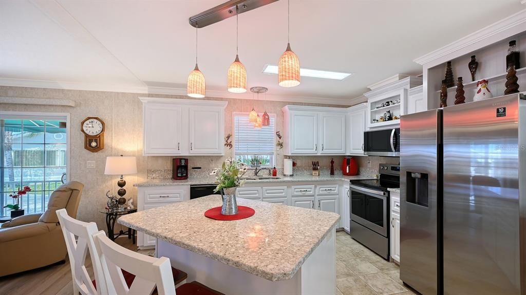 Active With Contract: $250,000 (2 beds, 2 baths, 1188 Square Feet)