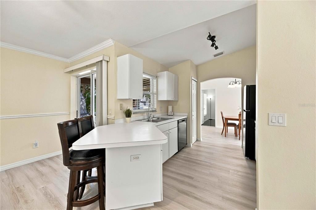 For Sale: $289,900 (3 beds, 2 baths, 1372 Square Feet)