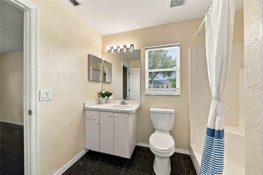 For Sale: $289,900 (3 beds, 2 baths, 1372 Square Feet)