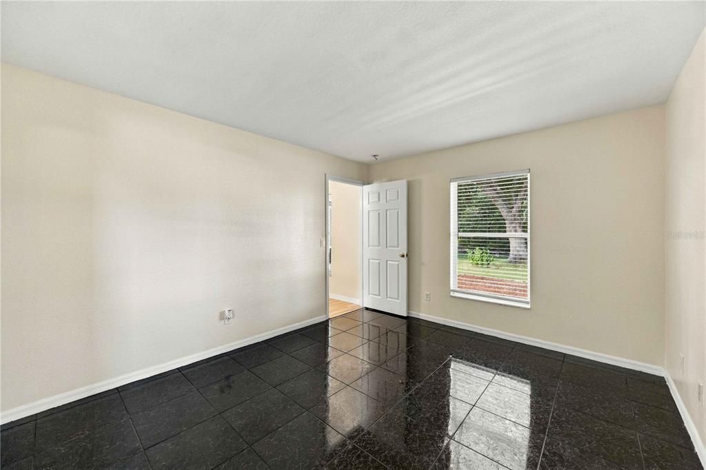 For Sale: $289,900 (3 beds, 2 baths, 1372 Square Feet)