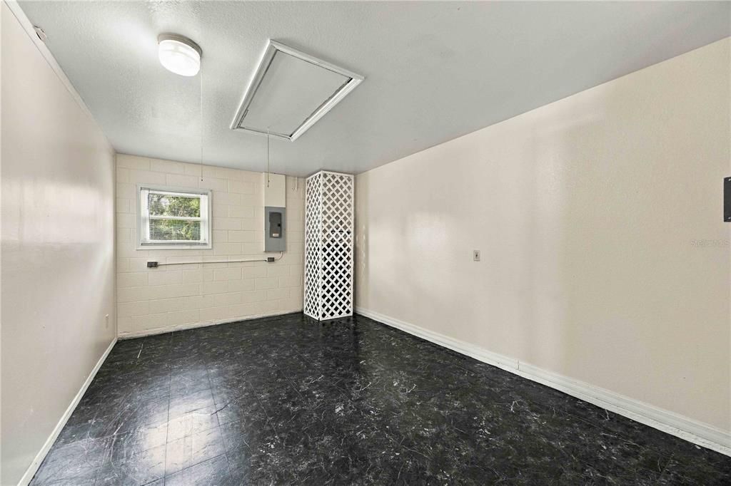 For Sale: $289,900 (3 beds, 2 baths, 1372 Square Feet)