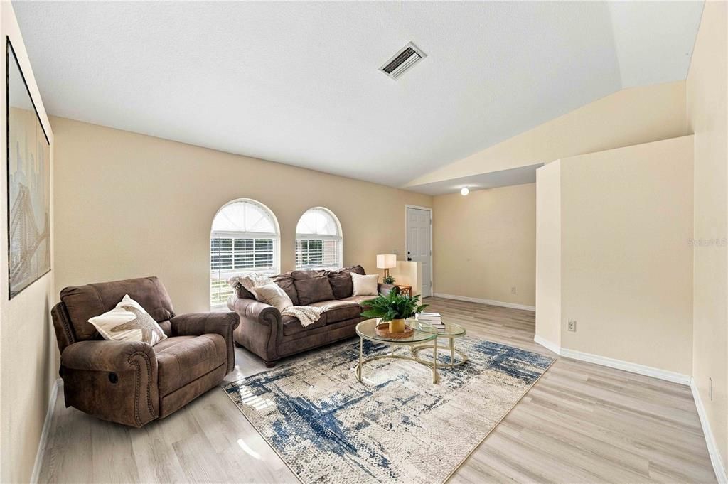 For Sale: $289,900 (3 beds, 2 baths, 1372 Square Feet)