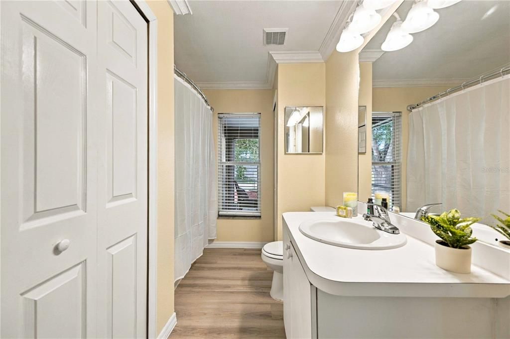 For Sale: $289,900 (3 beds, 2 baths, 1372 Square Feet)