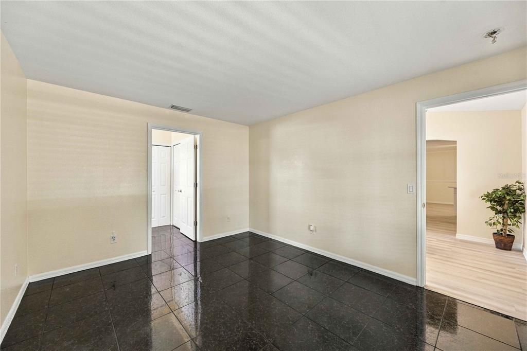 For Sale: $289,900 (3 beds, 2 baths, 1372 Square Feet)