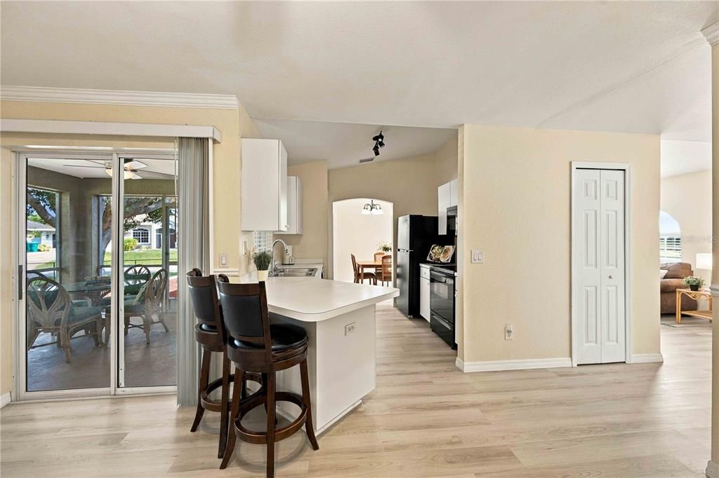 For Sale: $289,900 (3 beds, 2 baths, 1372 Square Feet)