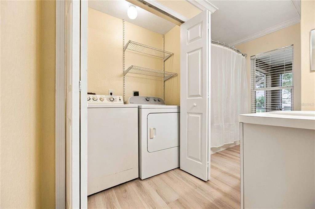 For Sale: $289,900 (3 beds, 2 baths, 1372 Square Feet)