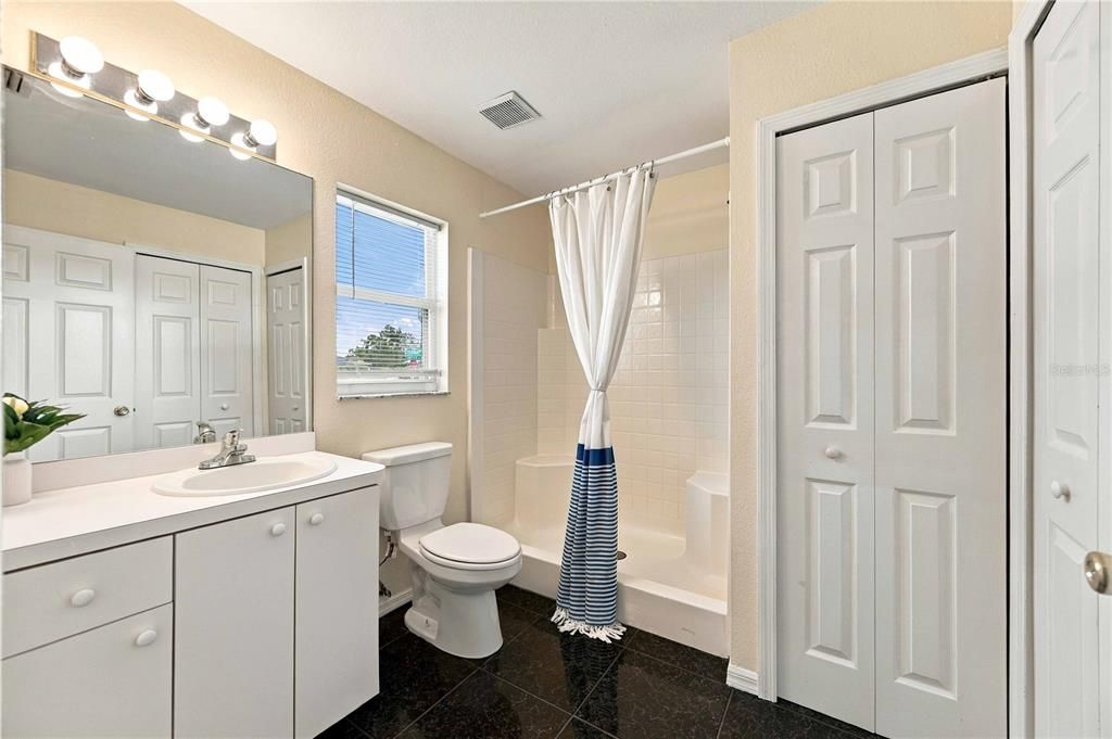 For Sale: $289,900 (3 beds, 2 baths, 1372 Square Feet)