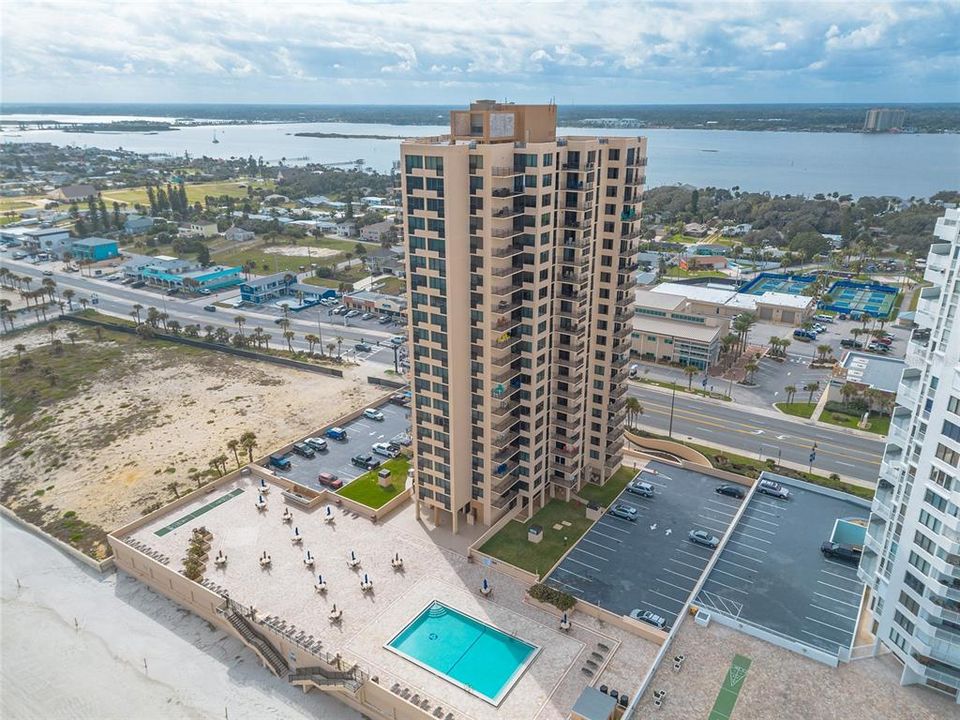 En Venta: $329,900 (2 camas, 2 baños, 1072 Pies cuadrados)