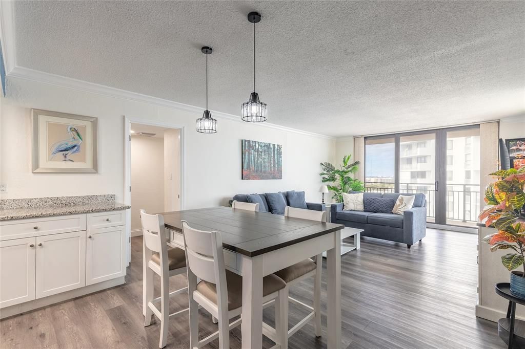 En Venta: $329,900 (2 camas, 2 baños, 1072 Pies cuadrados)