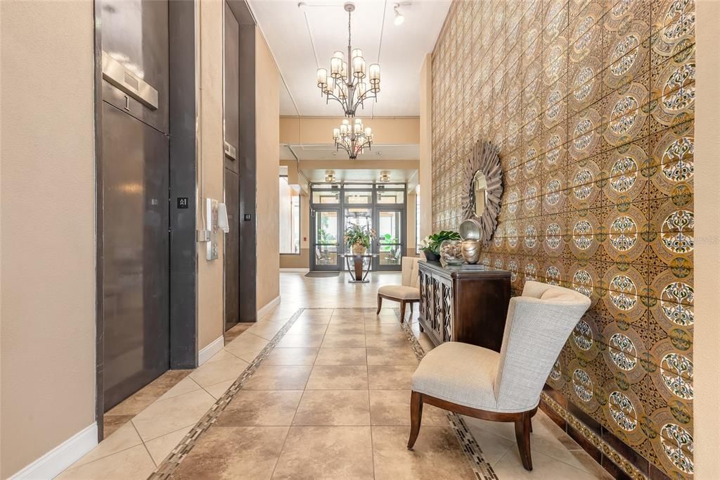 En Venta: $329,900 (2 camas, 2 baños, 1072 Pies cuadrados)