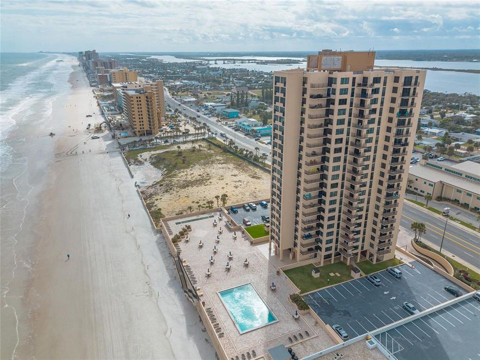 En Venta: $329,900 (2 camas, 2 baños, 1072 Pies cuadrados)
