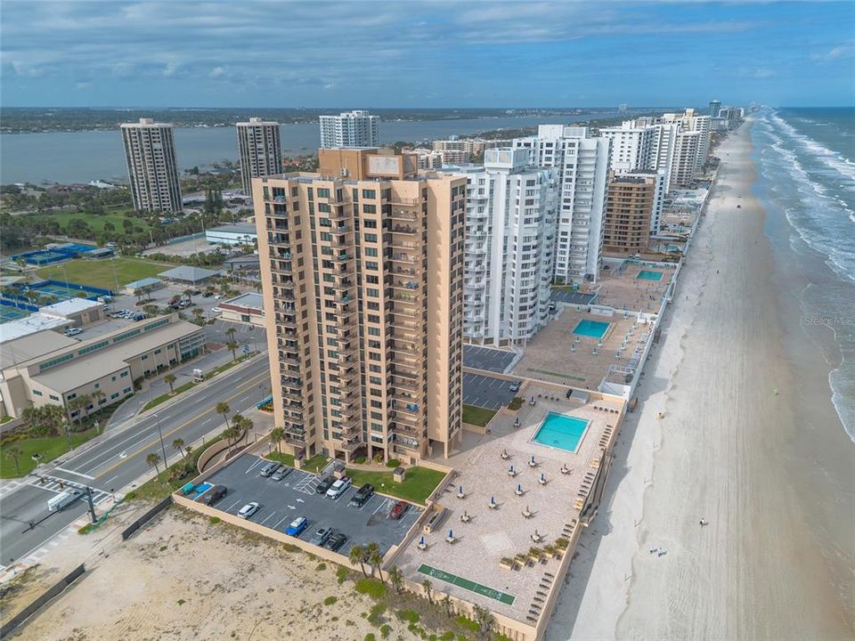 En Venta: $329,900 (2 camas, 2 baños, 1072 Pies cuadrados)