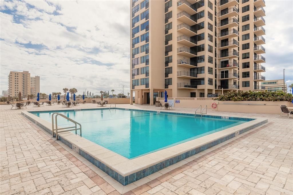 En Venta: $329,900 (2 camas, 2 baños, 1072 Pies cuadrados)