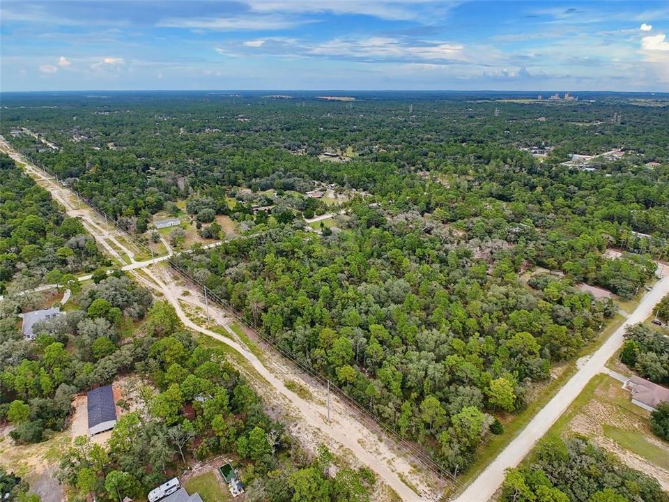 待售: $299,500 (4.40 acres)