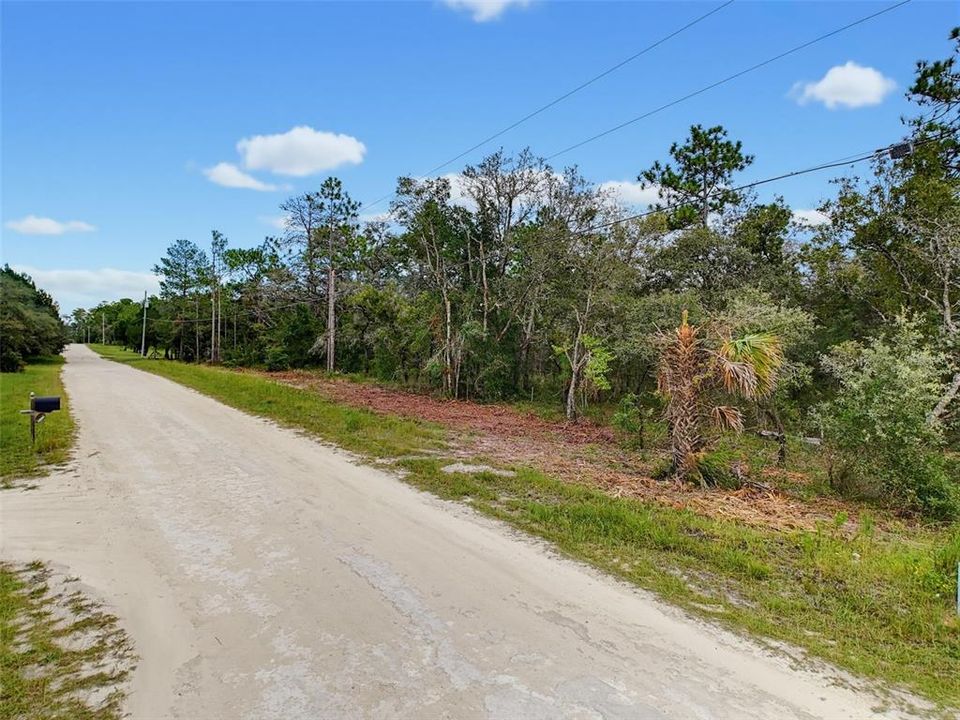待售: $299,500 (4.40 acres)