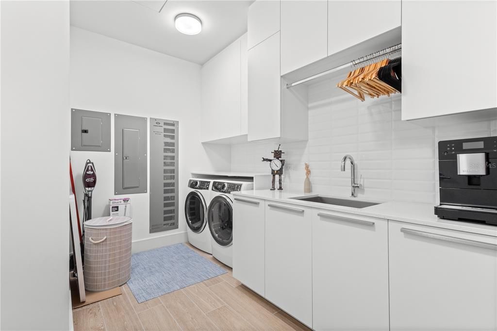В аренду: $30,000 (2 спален, 2 ванн, 2143 Квадратных фут)