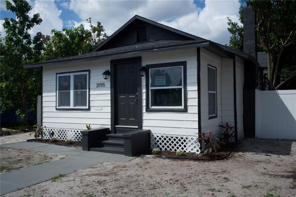 For Sale: $289,900 (2 beds, 1 baths, 1020 Square Feet)