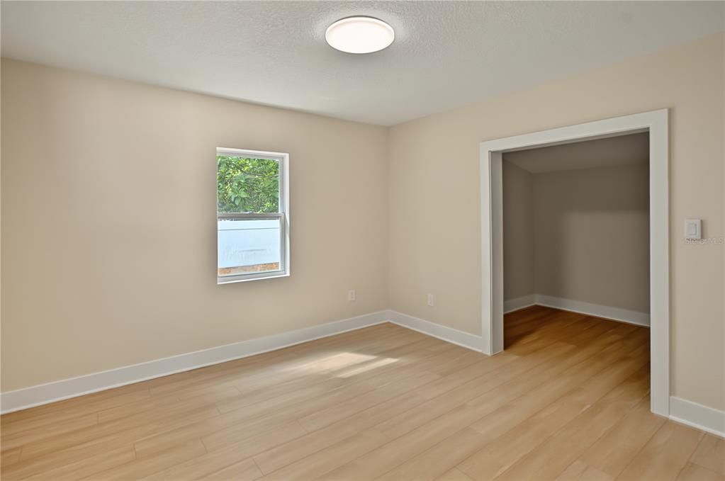 For Sale: $289,900 (2 beds, 1 baths, 1020 Square Feet)
