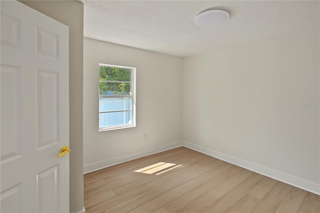 For Sale: $289,900 (2 beds, 1 baths, 1020 Square Feet)