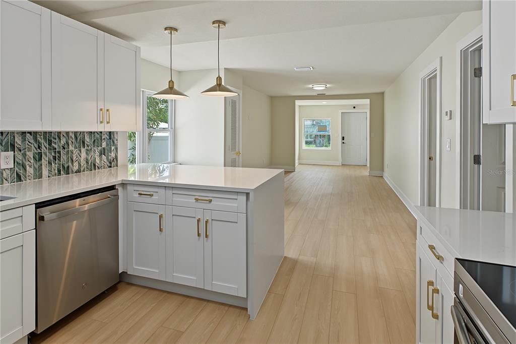 For Sale: $289,900 (2 beds, 1 baths, 1020 Square Feet)