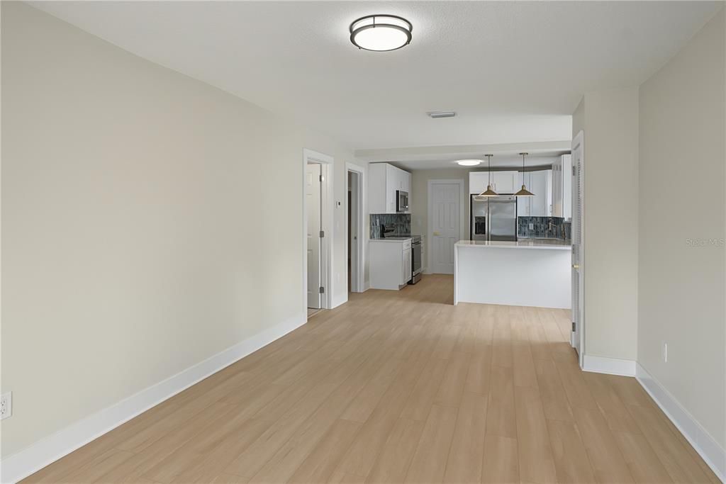 For Sale: $289,900 (2 beds, 1 baths, 1020 Square Feet)