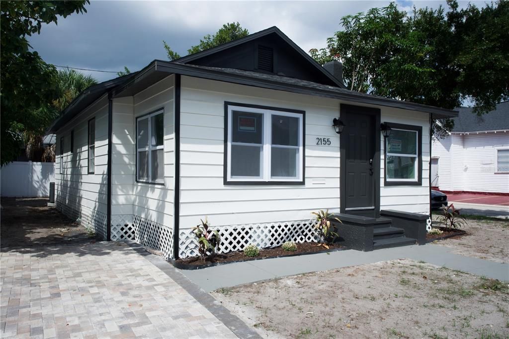 For Sale: $289,900 (2 beds, 1 baths, 1020 Square Feet)