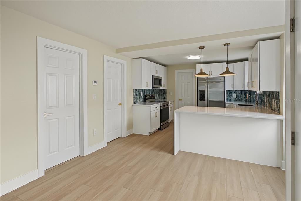 For Sale: $289,900 (2 beds, 1 baths, 1020 Square Feet)