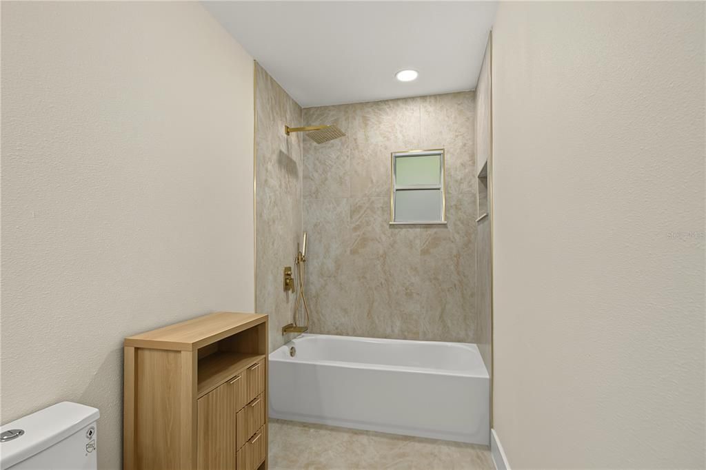 For Sale: $289,900 (2 beds, 1 baths, 1020 Square Feet)