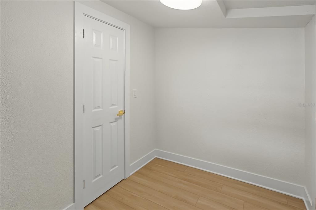 For Sale: $289,900 (2 beds, 1 baths, 1020 Square Feet)