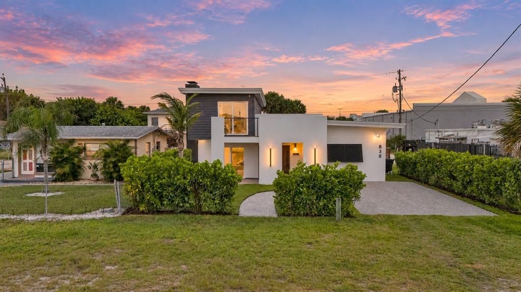 For Sale: $849,000 (4 beds, 3 baths, 1622 Square Feet)