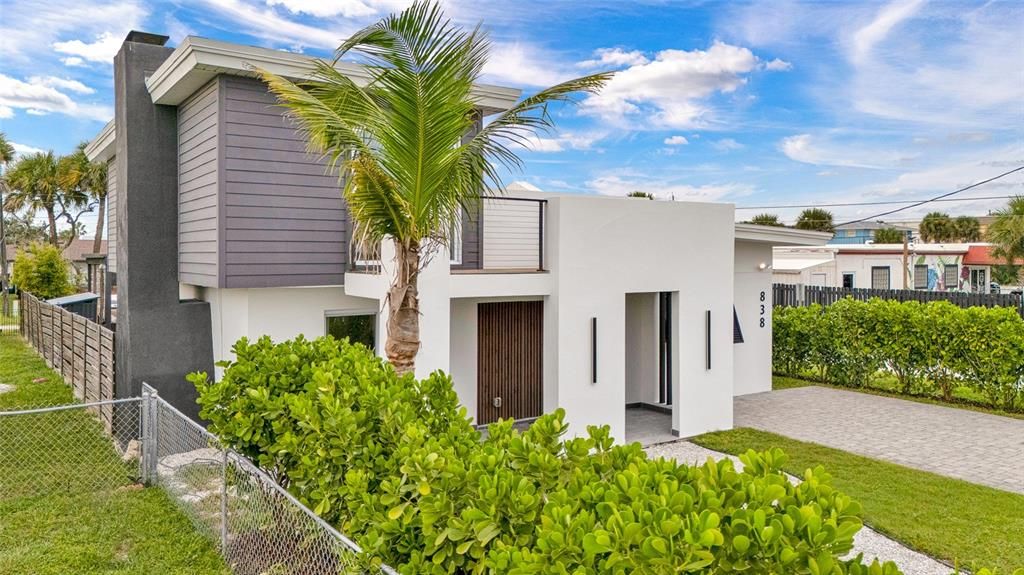 For Sale: $849,000 (4 beds, 3 baths, 1622 Square Feet)