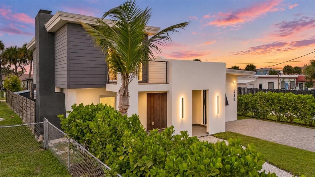 For Sale: $849,000 (4 beds, 3 baths, 1622 Square Feet)