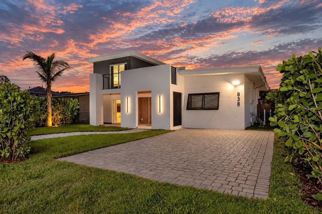 For Sale: $849,000 (4 beds, 3 baths, 1622 Square Feet)