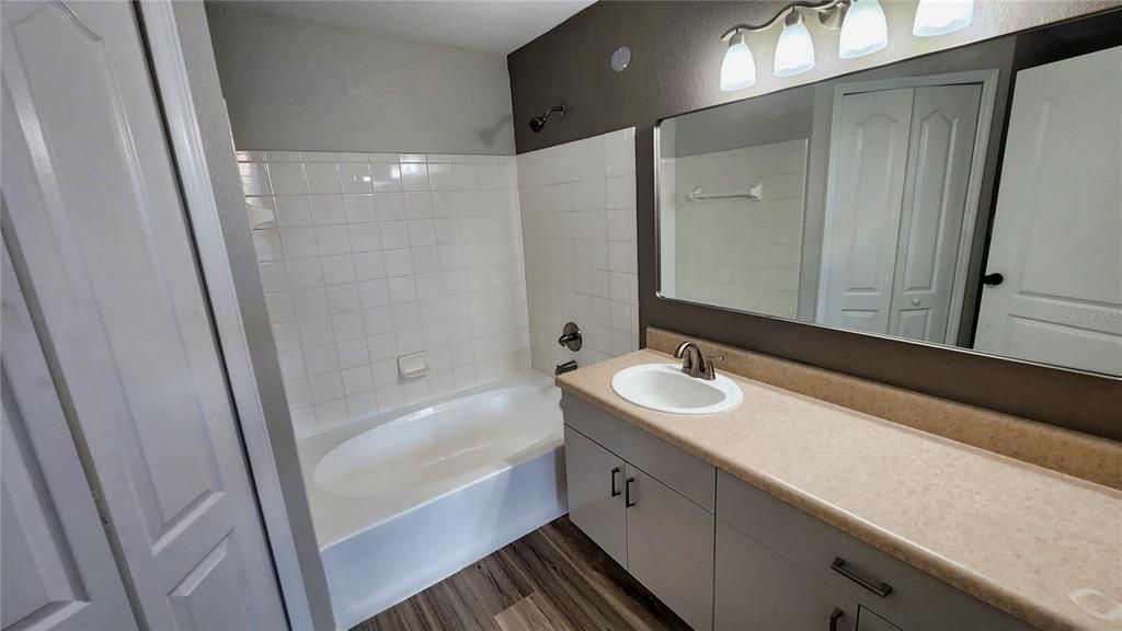 В аренду: $1,900 (2 спален, 2 ванн, 1209 Квадратных фут)
