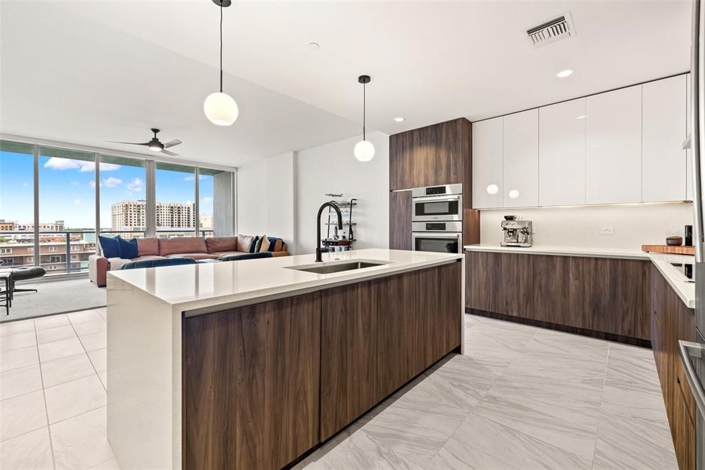 For Sale: $875,000 (2 beds, 1 baths, 1550 Square Feet)