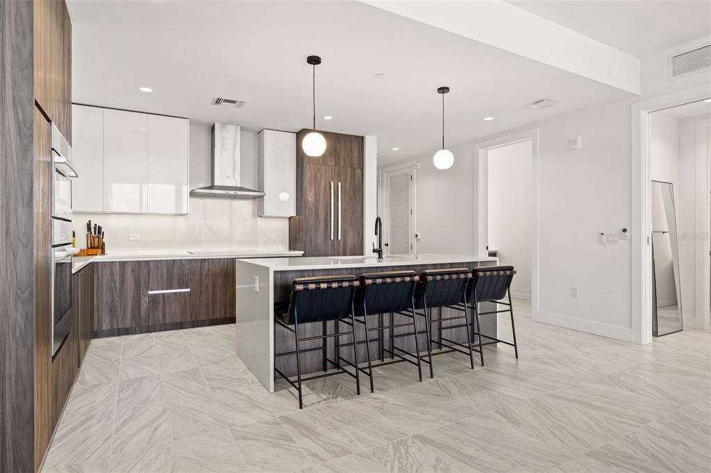 For Sale: $875,000 (2 beds, 1 baths, 1550 Square Feet)
