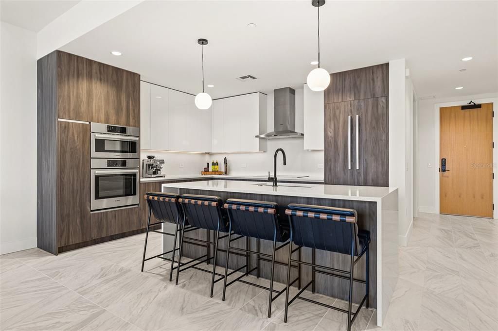 For Sale: $875,000 (2 beds, 1 baths, 1550 Square Feet)
