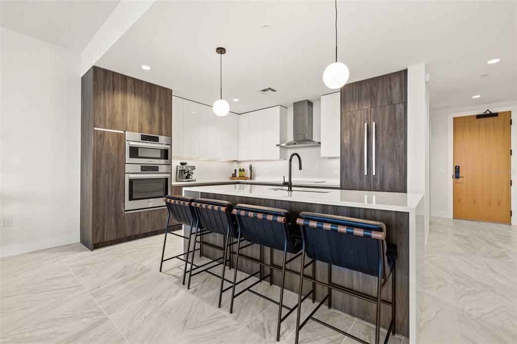 For Sale: $875,000 (2 beds, 1 baths, 1550 Square Feet)