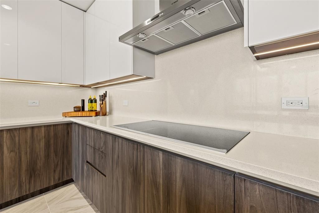 For Sale: $875,000 (2 beds, 1 baths, 1550 Square Feet)