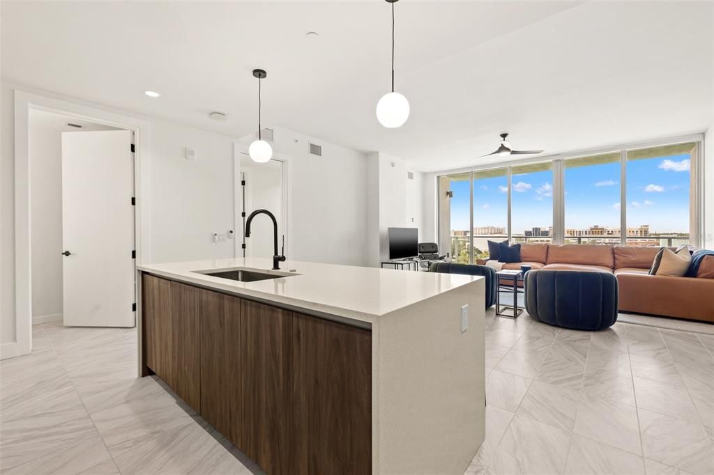 For Sale: $875,000 (2 beds, 1 baths, 1550 Square Feet)