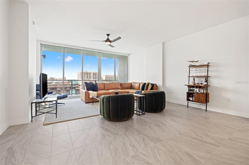 For Sale: $875,000 (2 beds, 1 baths, 1550 Square Feet)