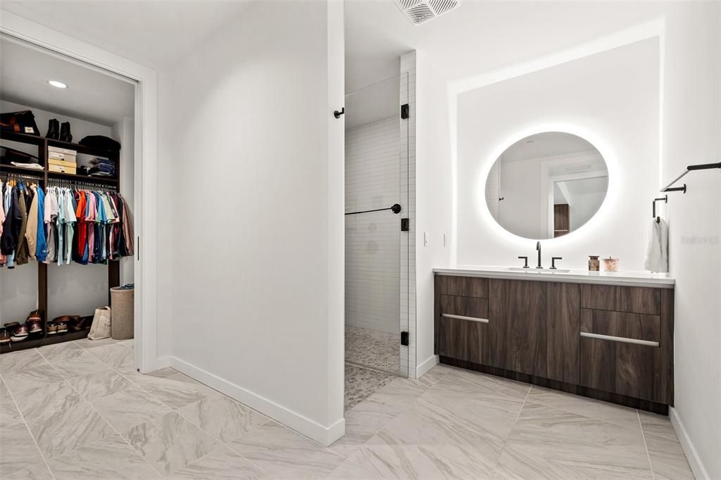 For Sale: $875,000 (2 beds, 1 baths, 1550 Square Feet)