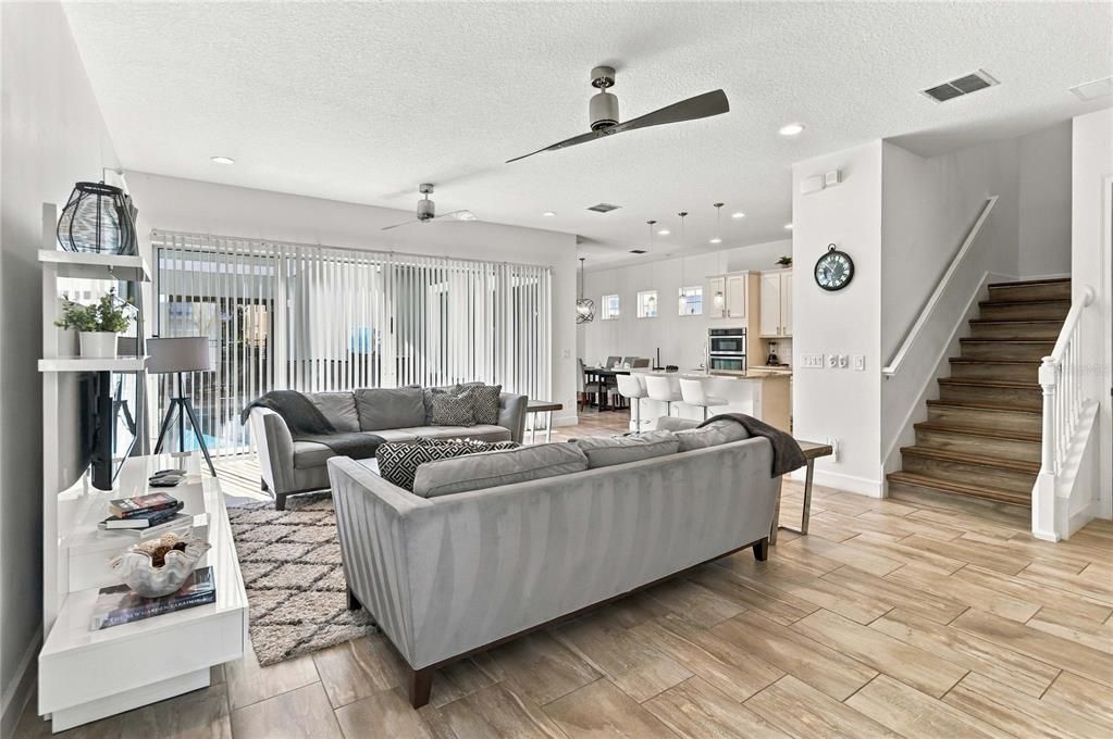 En Venta: $635,000 (5 camas, 5 baños, 3076 Pies cuadrados)