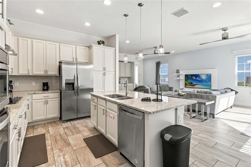 En Venta: $635,000 (5 camas, 5 baños, 3076 Pies cuadrados)