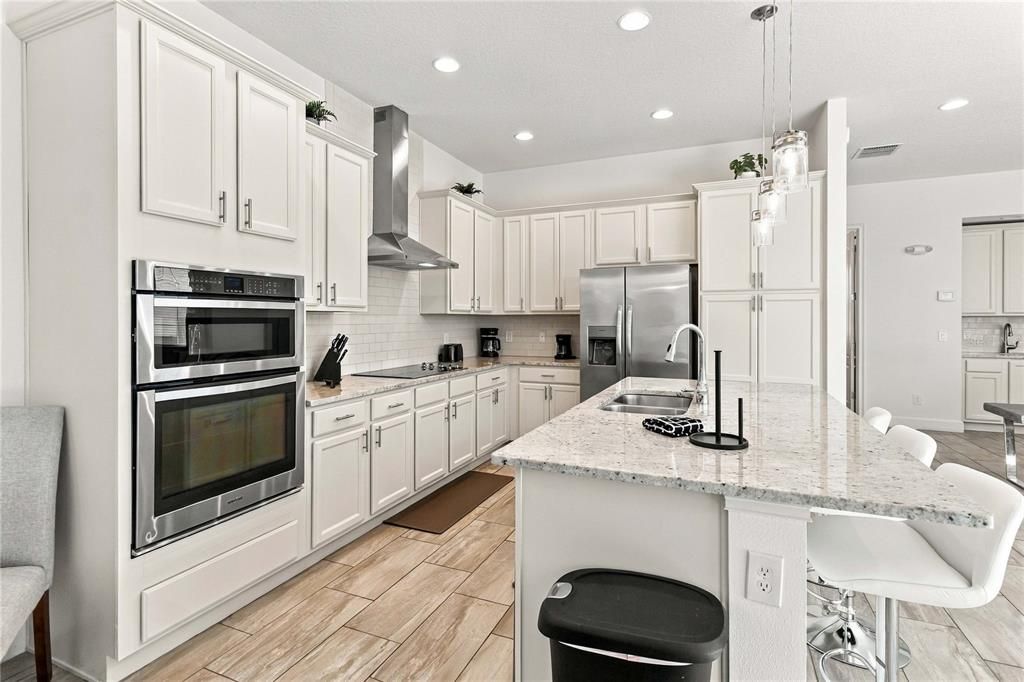 En Venta: $635,000 (5 camas, 5 baños, 3076 Pies cuadrados)