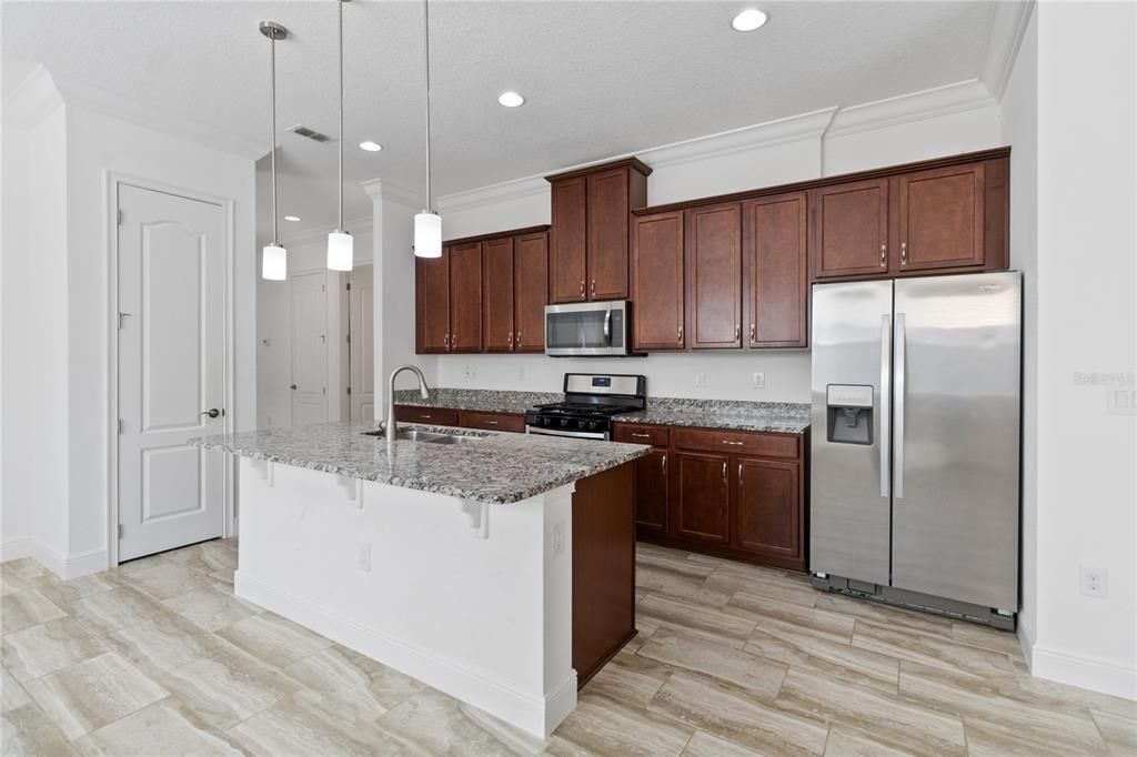 For Sale: $269,900 (2 beds, 2 baths, 1464 Square Feet)