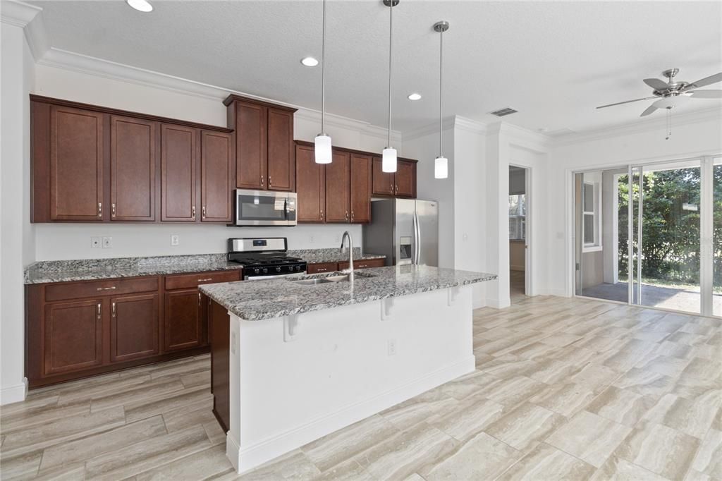 For Sale: $269,900 (2 beds, 2 baths, 1464 Square Feet)