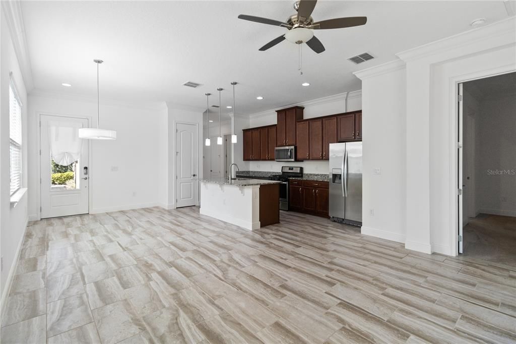 For Sale: $269,900 (2 beds, 2 baths, 1464 Square Feet)