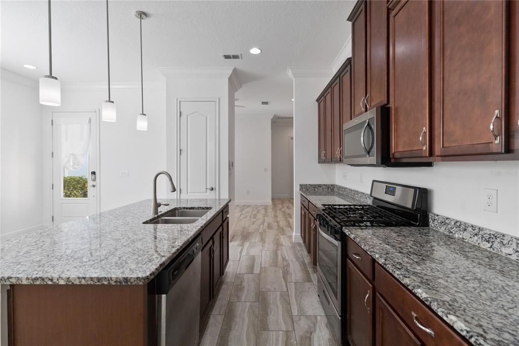 For Sale: $269,900 (2 beds, 2 baths, 1464 Square Feet)