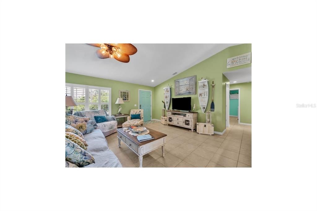 For Rent: $2,295 (3 beds, 2 baths, 1608 Square Feet)